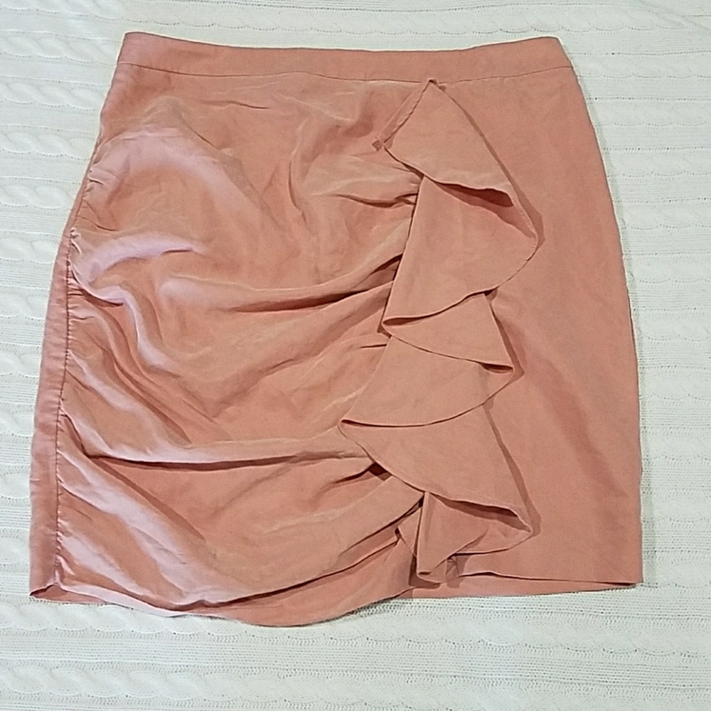 Forever 21 Mini Ruffled front Skirt. Dusty Rose